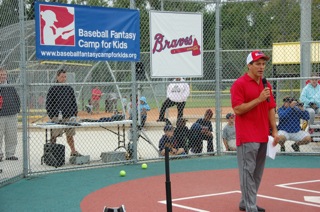 Bruce Hagen making intro remarks at Braves fantasy baseball camp
